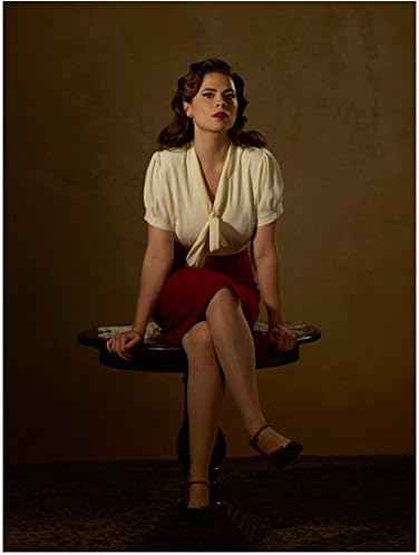 Ajan Carter Hayley Atwell Peggy Carter rolünde Kırmızı Kalem Etek ve Beyaz Bluz Bacaklar 8 x 10 inç Çapraz fotoğraf