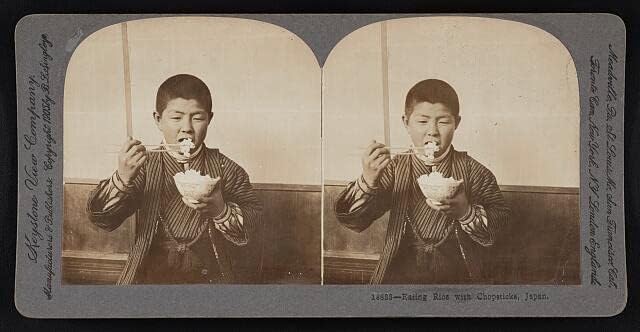 HistoricalFindings Fotoğraf: Yemek Çubuklarıyla Pirinç Yemek, Japonya 1905